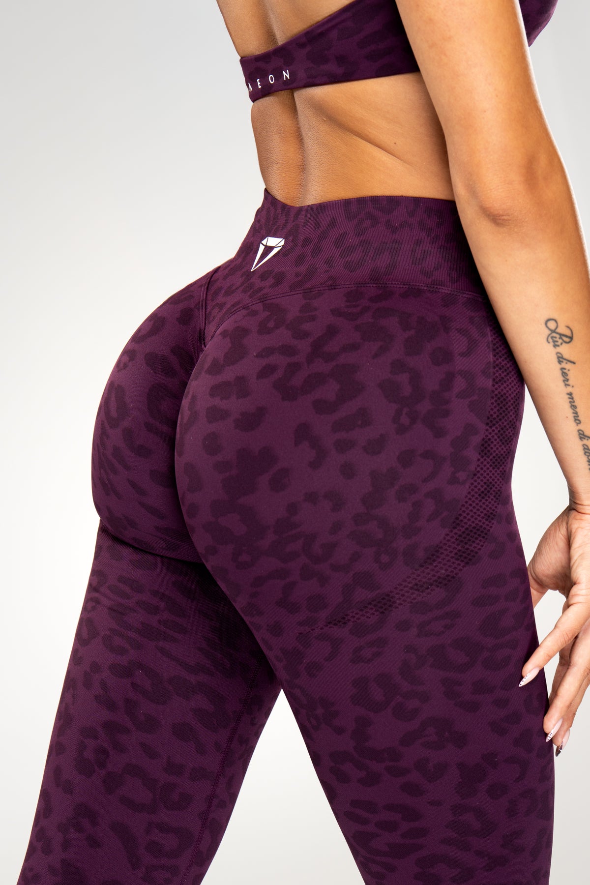 MOTION LEO MID WAIST SCRUNCH PAJKICE V2