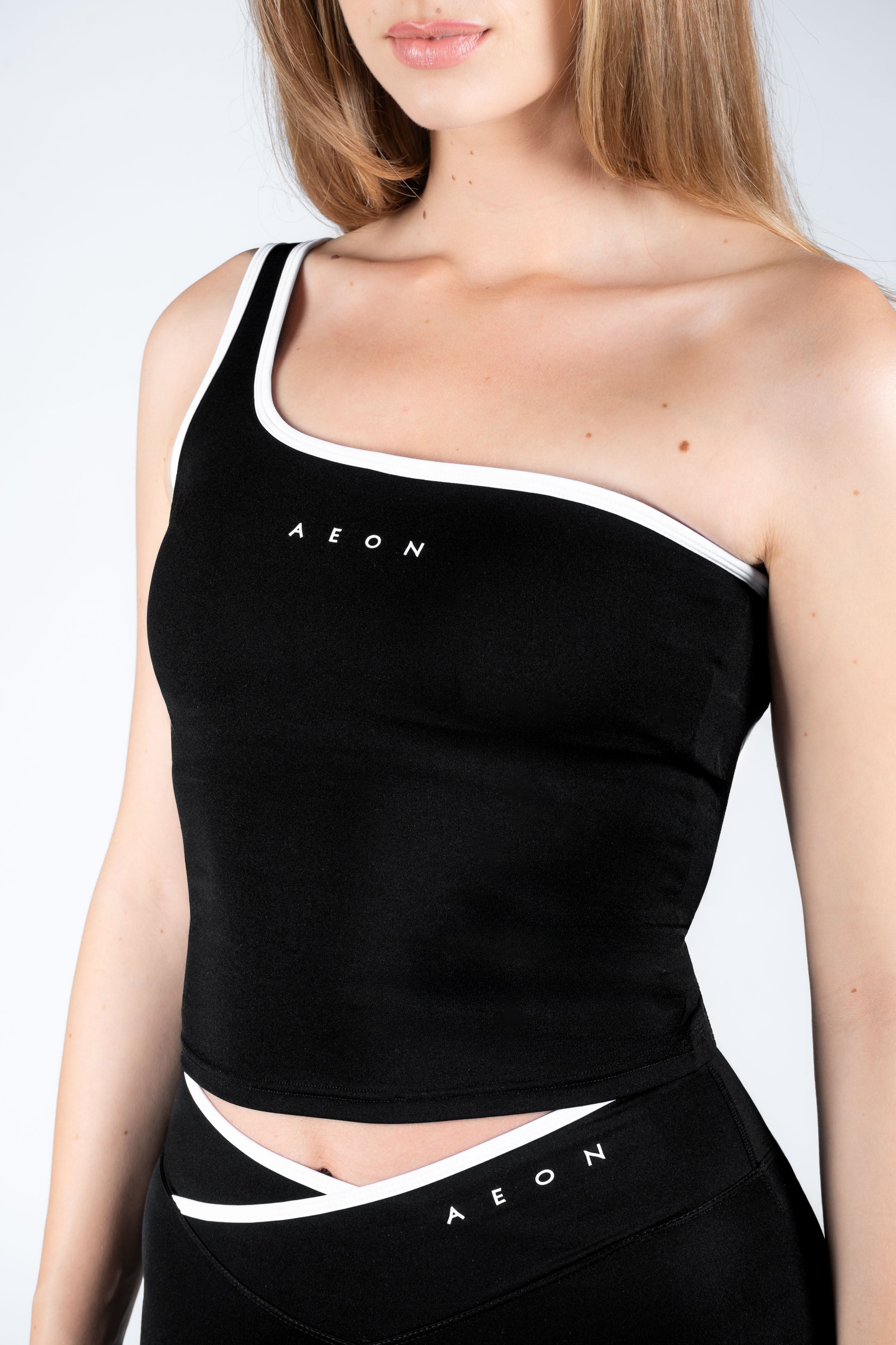 SECOND SKIN CONTRAST ONE SHOULDER TOP