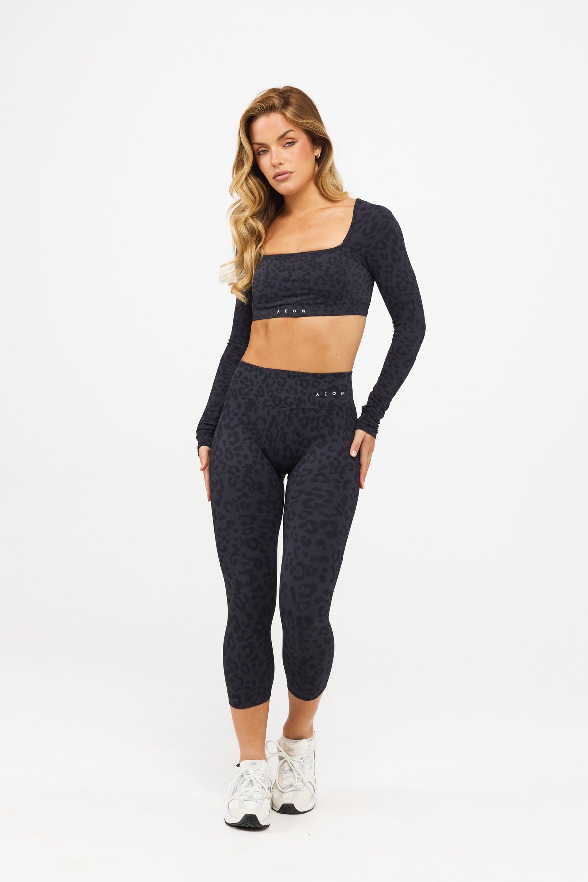 MOTION LEO CROP TOP Z DOLGIMI ROKAVI V2