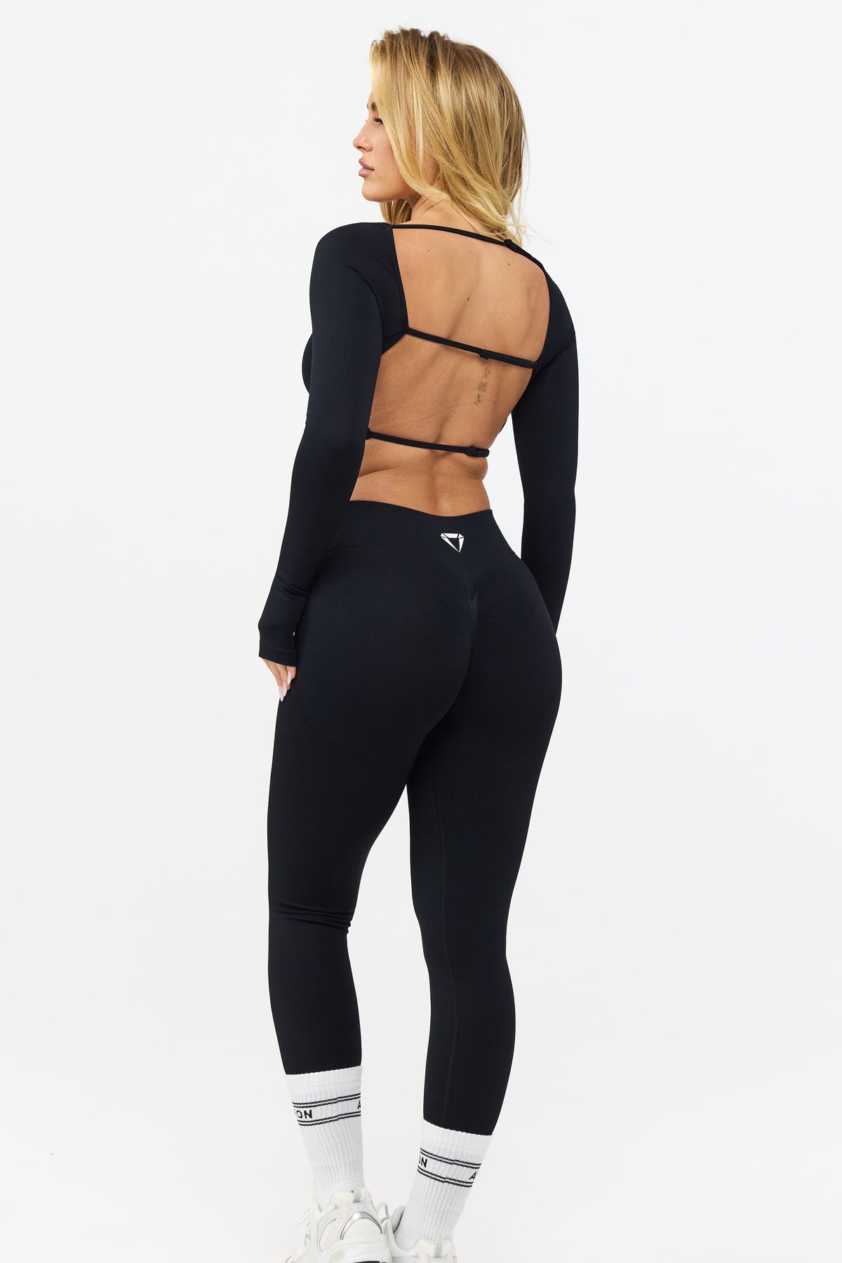 MOTION CROP TOP Z DOLGIMI ROKAVI V2