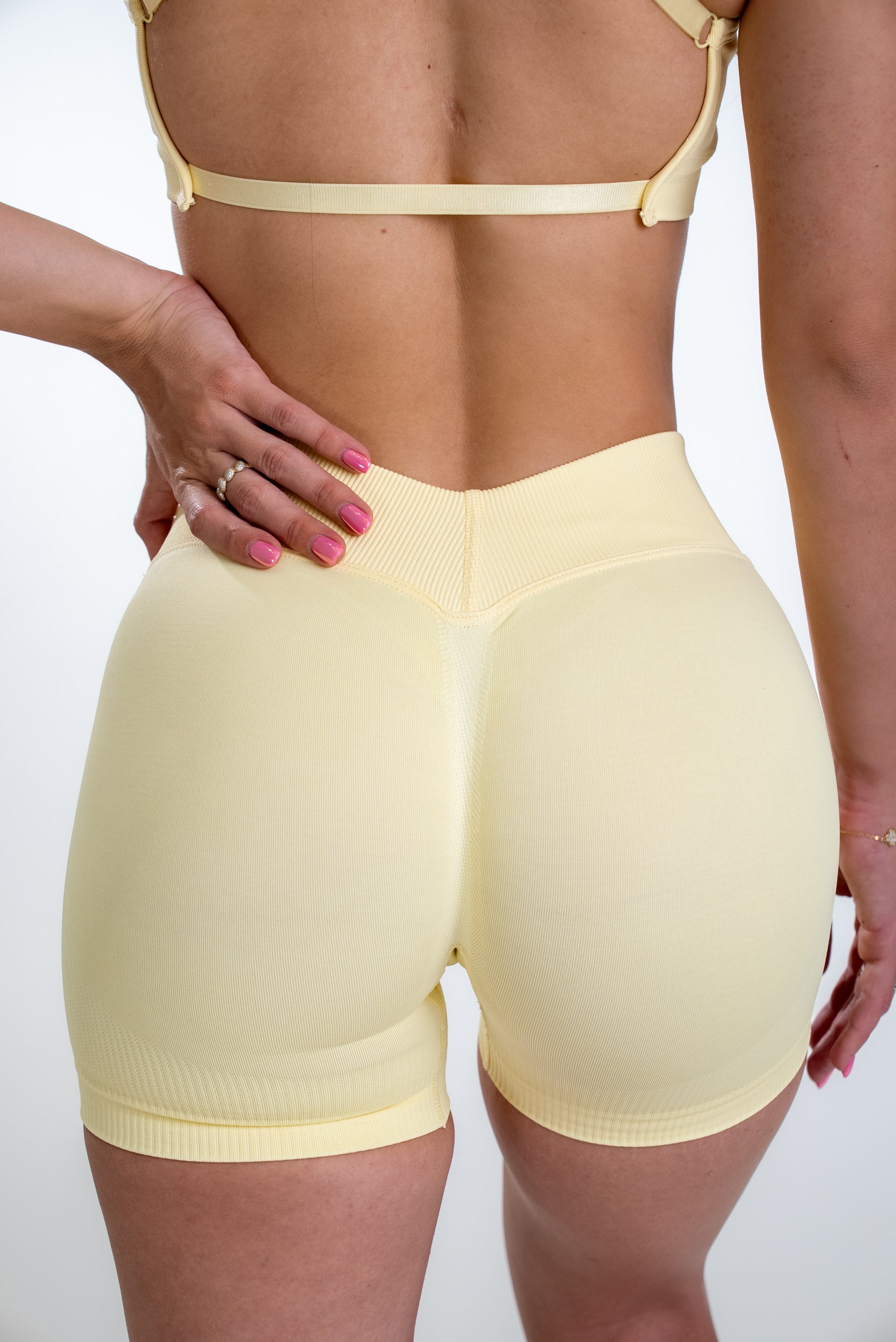DEFINE V-BACK SCRUNCH KRATKE PAJKICE