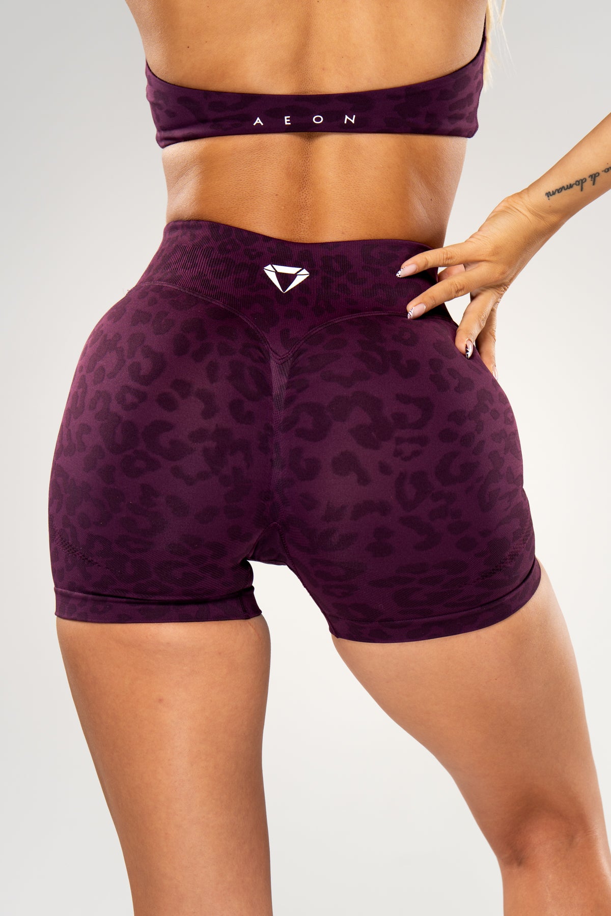 MOTION LEO MID WAIST SCRUNCH KRATKE PAJKICE V2