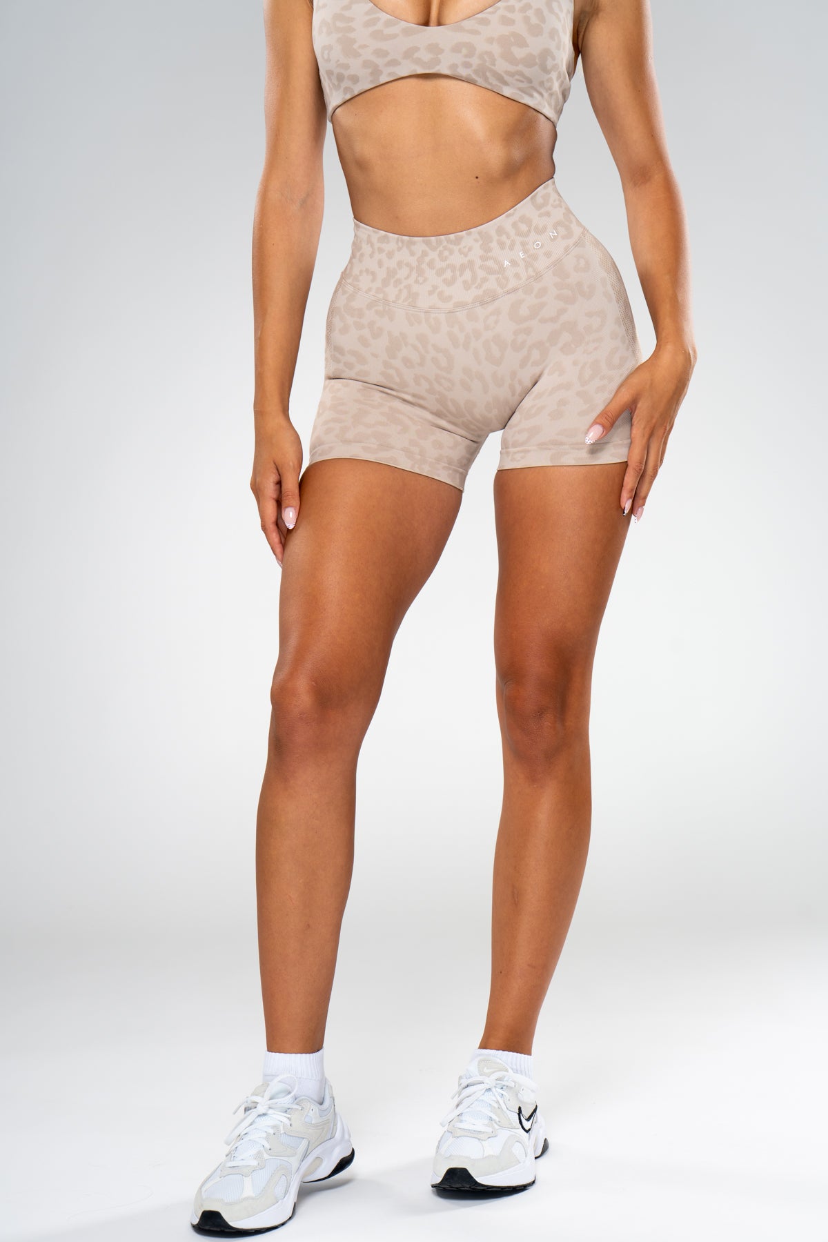 MOTION LEO MID WAIST SCRUNCH KRATKE PAJKICE V2