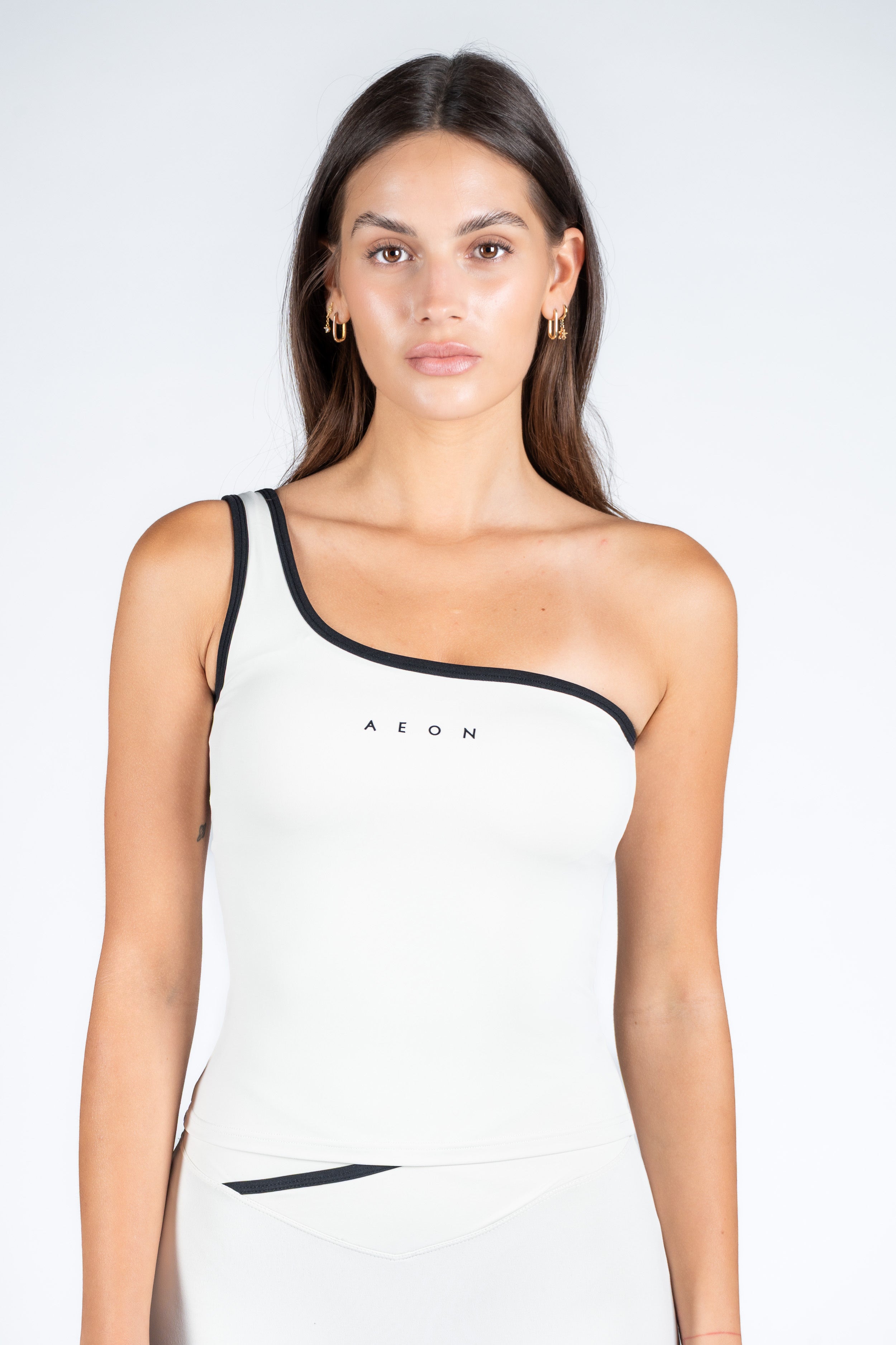 SECOND SKIN CONTRAST ONE SHOULDER TOP