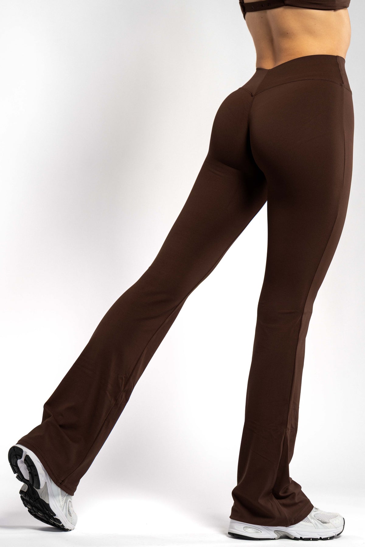 SECOND SKIN V-BACK SCRUNCH FLARED PAJKICE
