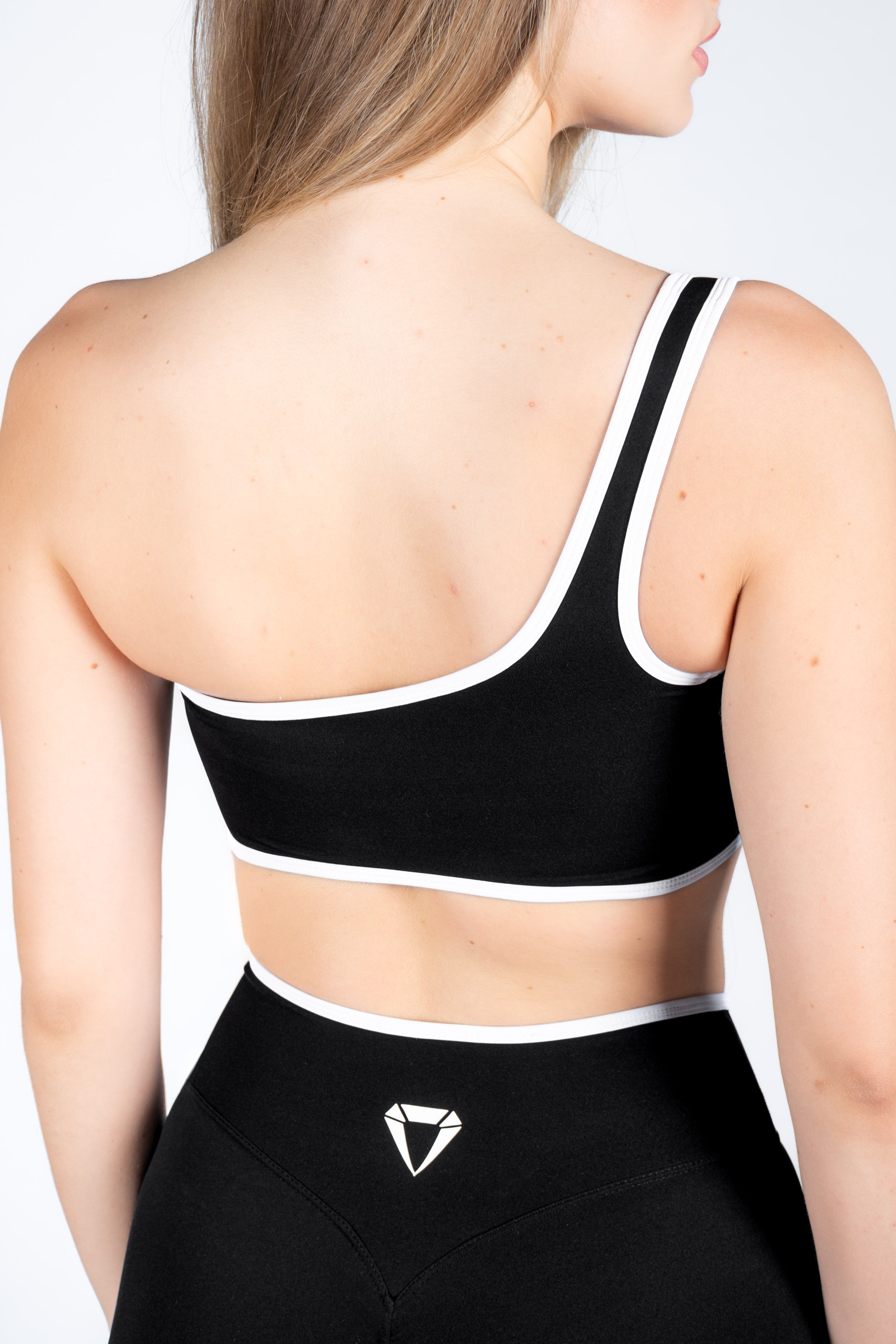 SECOND SKIN ONE SHOULDER TOP 