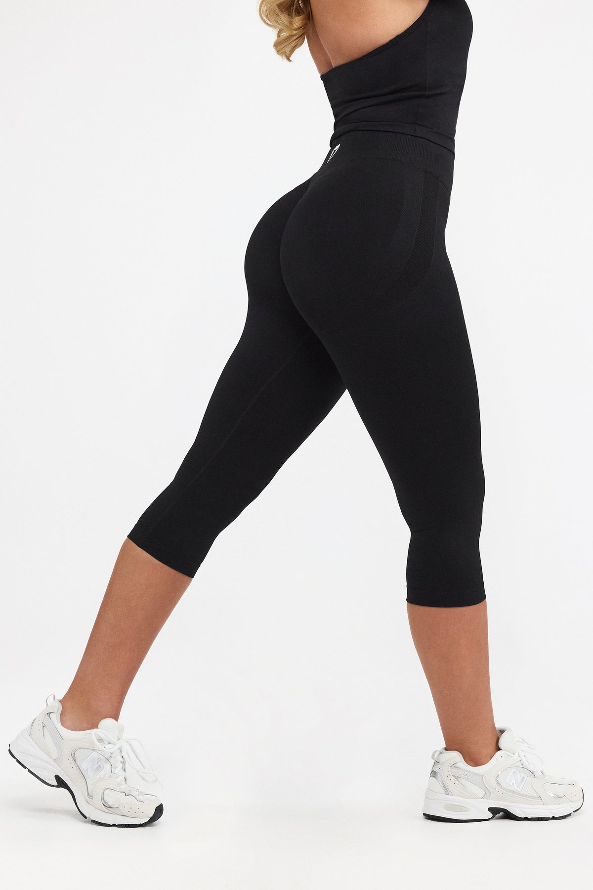 MOTION MID WAIST SCRUNCH CAPRI PAJKICE V2