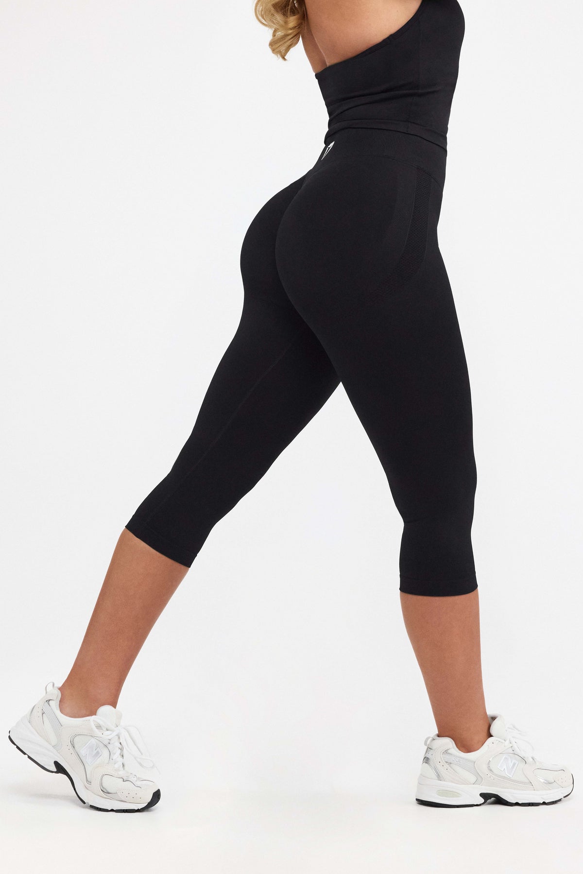 MOTION MID WAIST SCRUNCH CAPRI PAJKICE V2