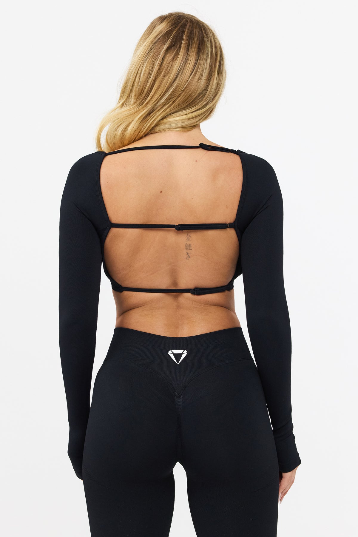 MOTION CROP TOP Z DOLGIMI ROKAVI V2