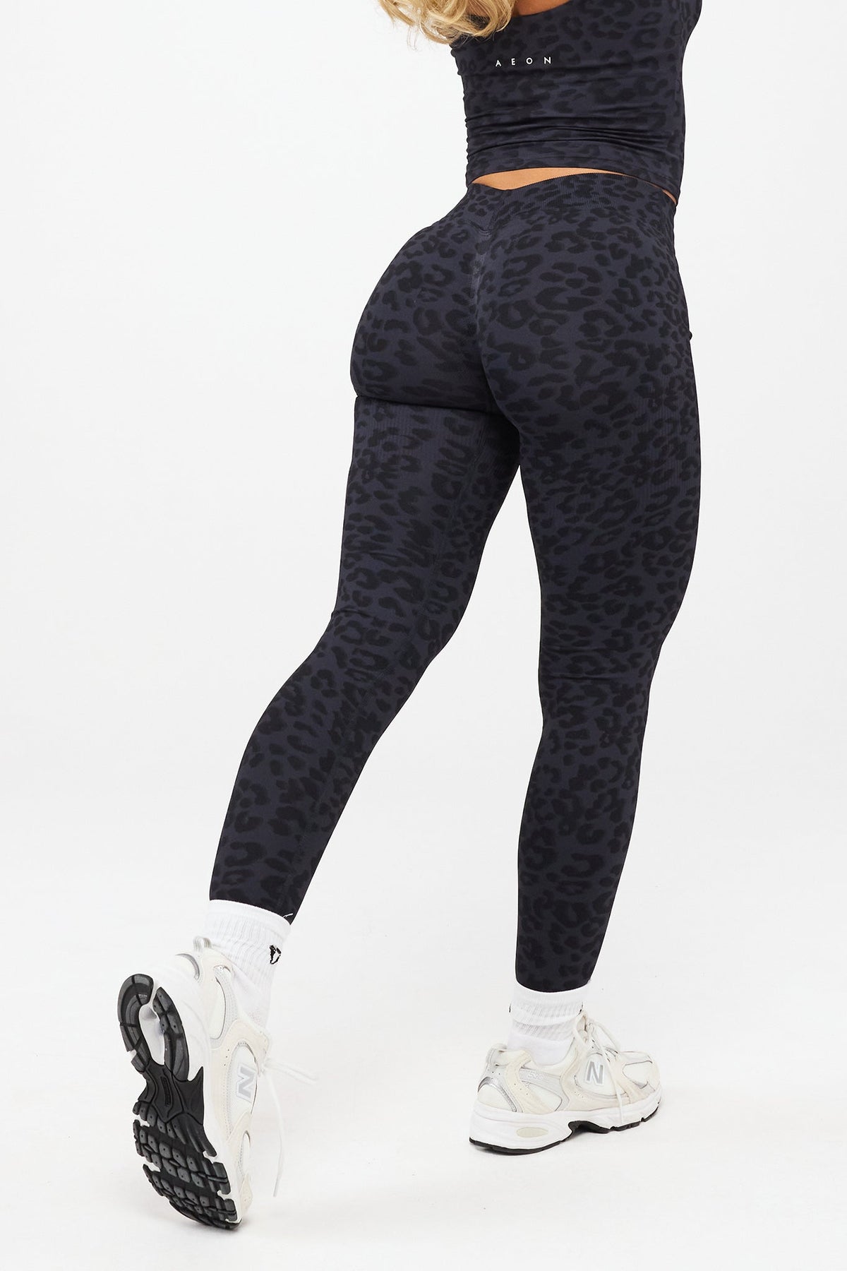 DEFINE LEO V-BACK SCRUNCH LEGGINGS - Aeon Athletics