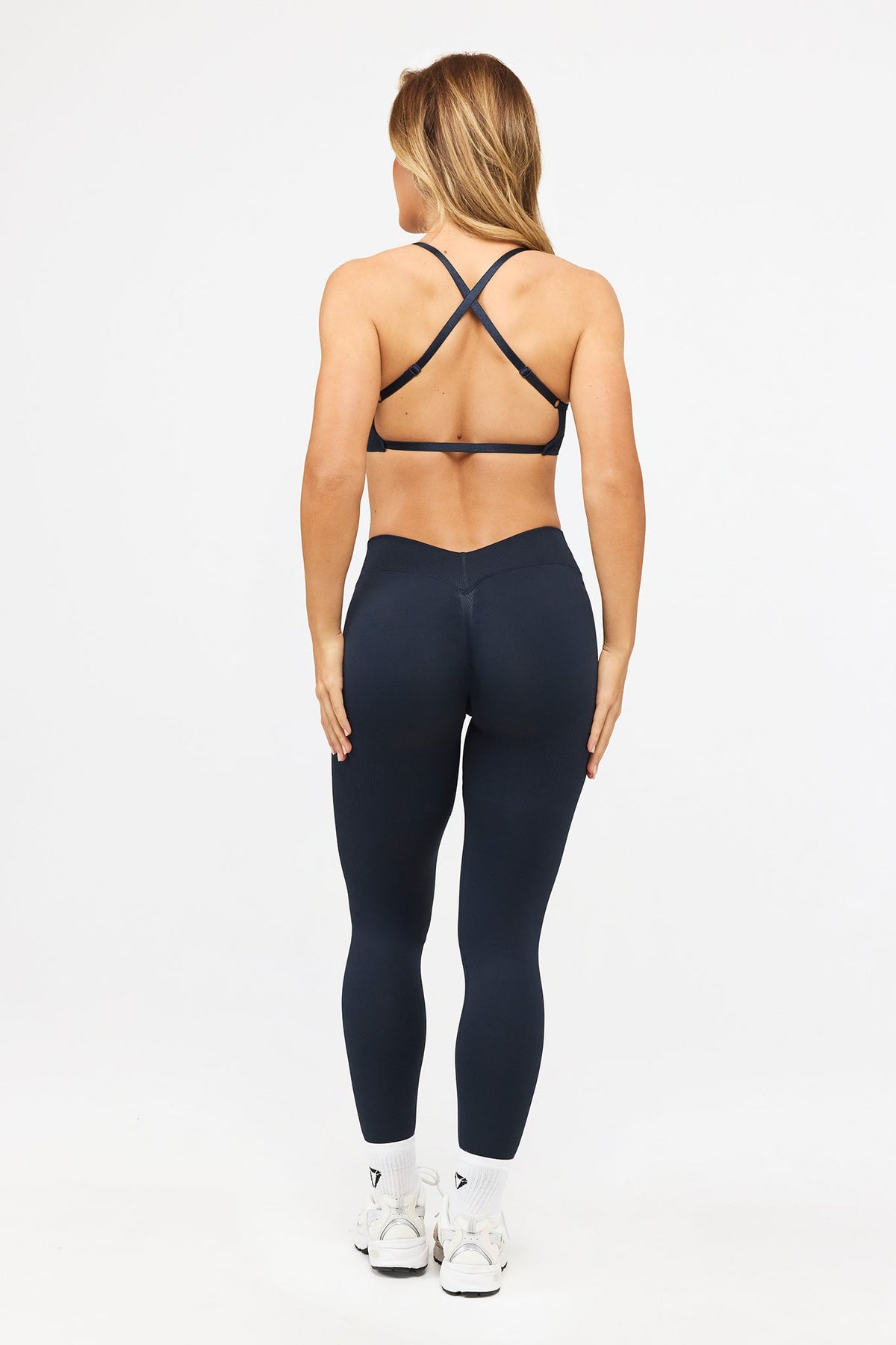DEFINE V-BACK SCRUNCH LEGGINGS - Aeon Athletics
