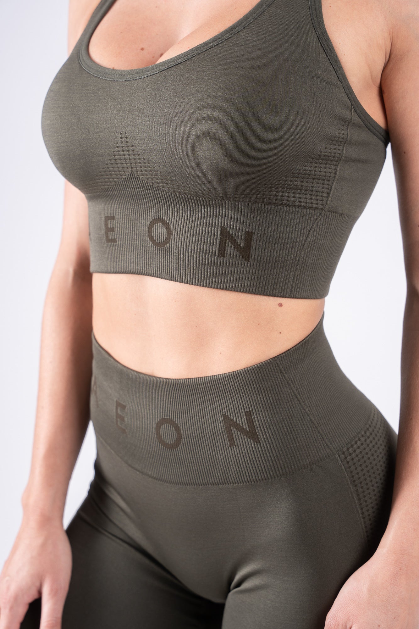 ELEVATE SEAMLESS BRA - Aeon Athletics