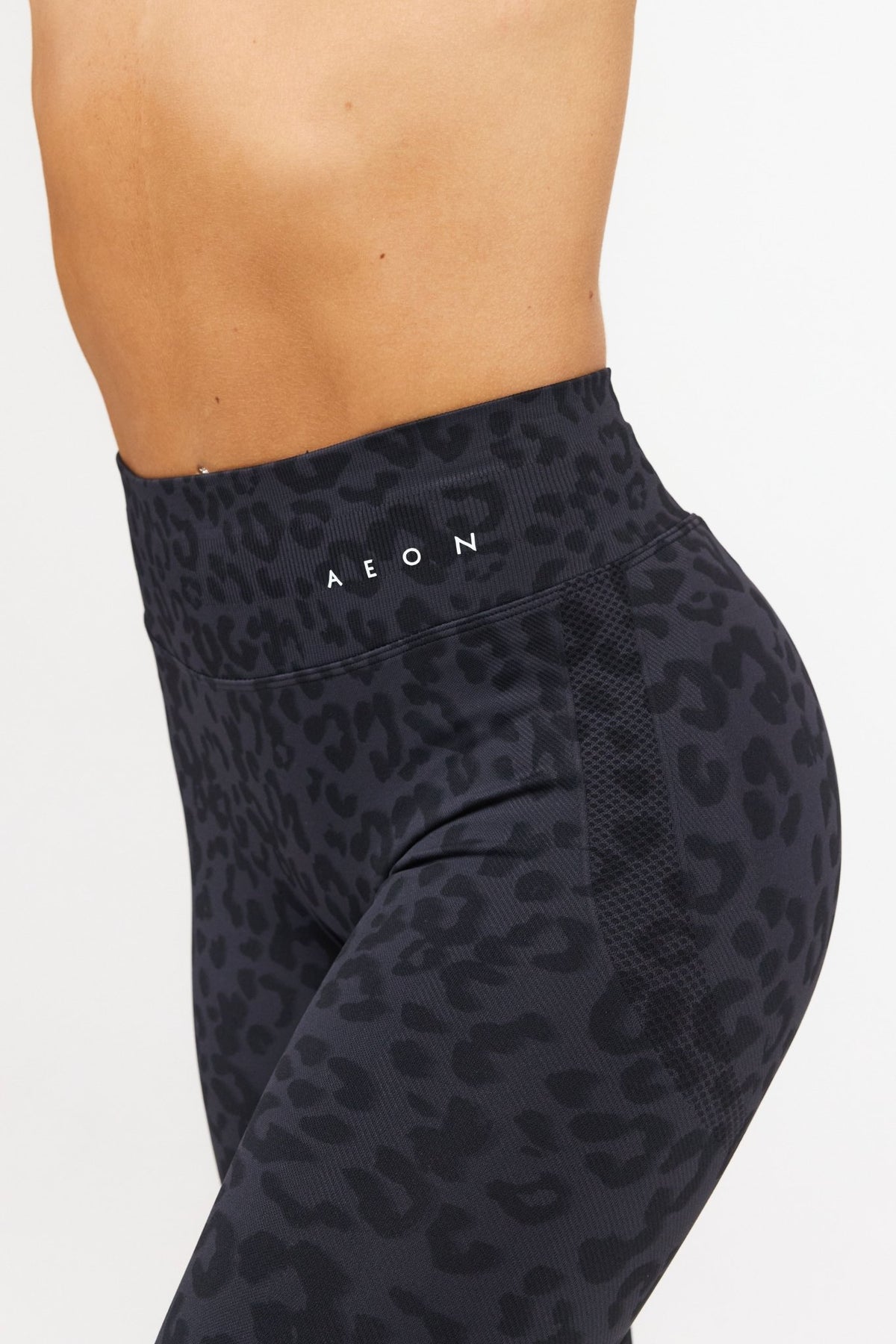 MOTION LEO MID WAIST SCRUNCH CAPRI PAJKICE V2