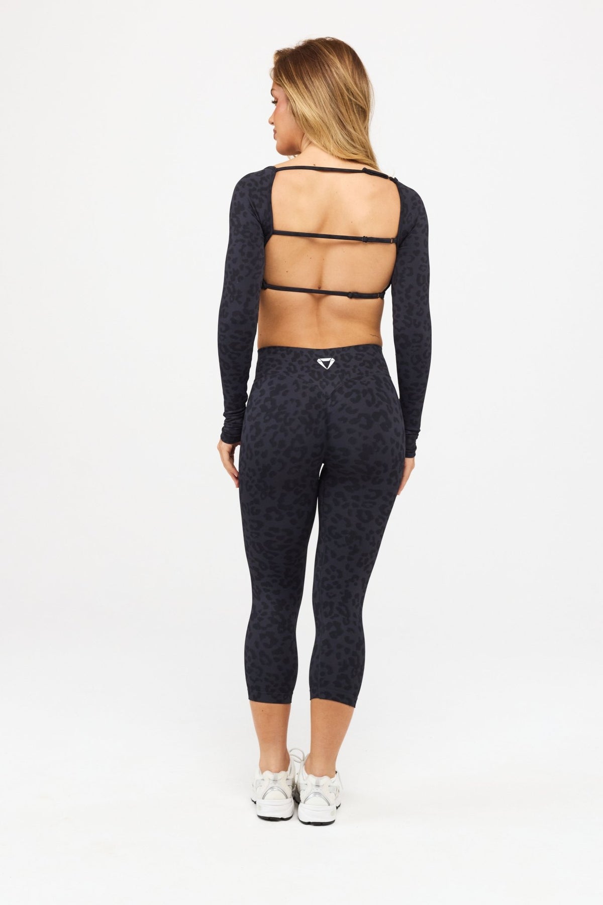 MOTION LEO MID WAIST SCRUNCH CAPRI PAJKICE V2