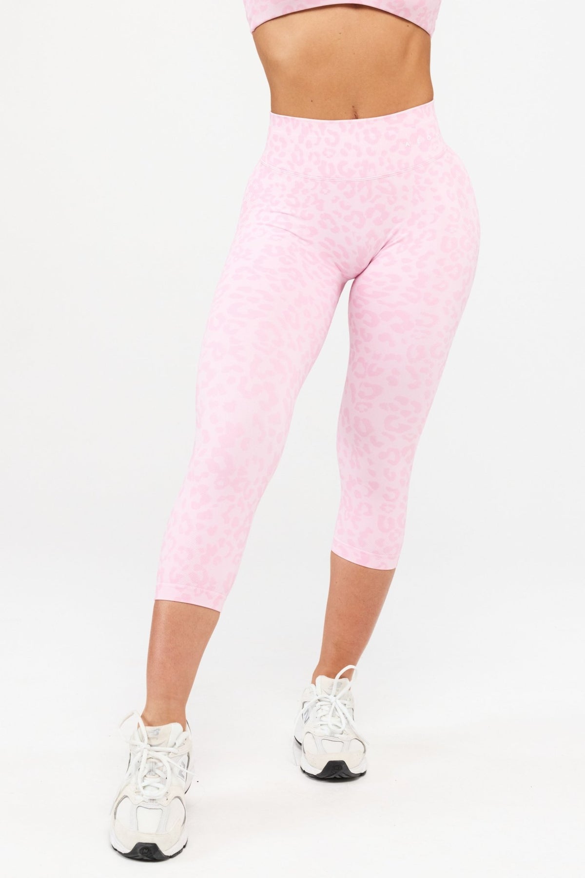 MOTION MID WAIST SCRUNCH CAPRI PAJKICE V2