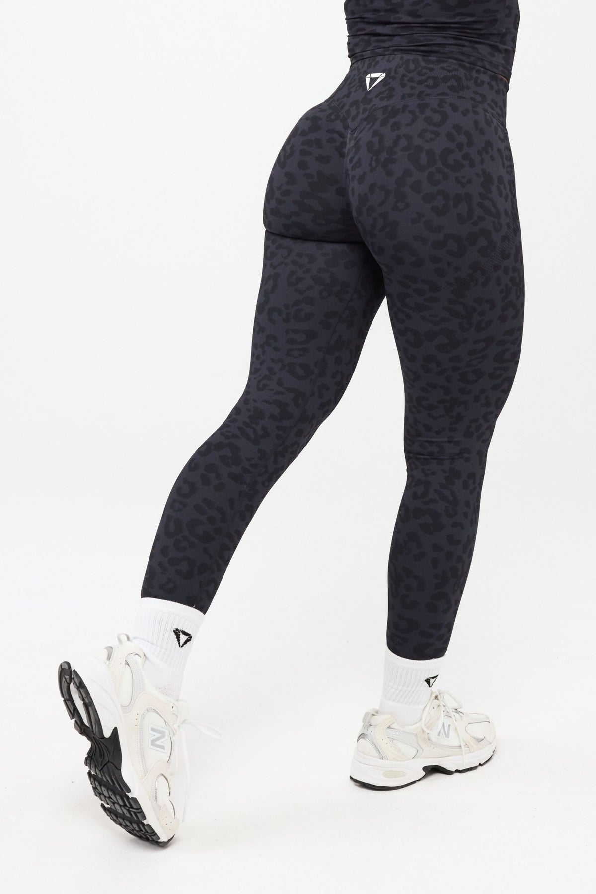 MOTION LEO MID WAIST SCRUNCH PAJKICE V2