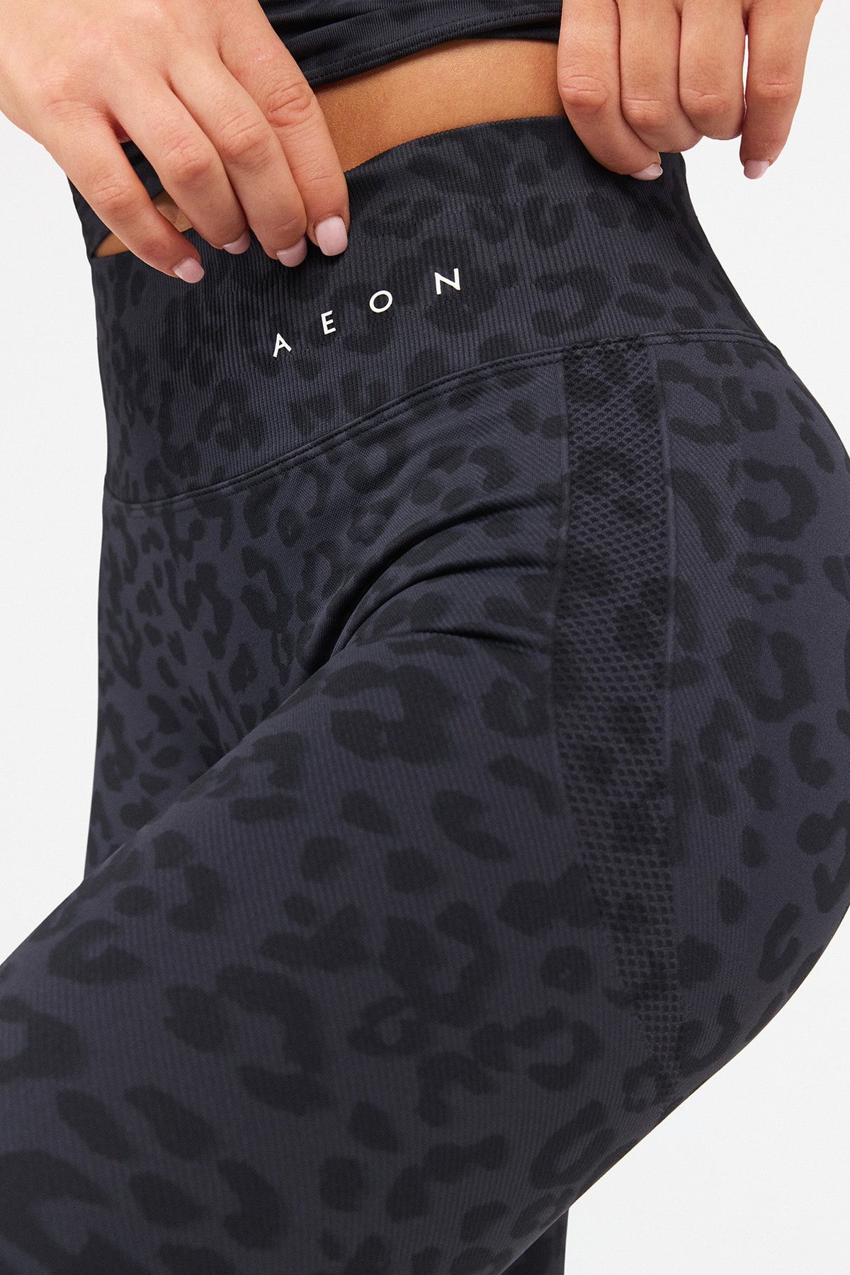 MOTION LEO MID WAIST SCRUNCH LEGGINGS V2 - Aeon Athletics